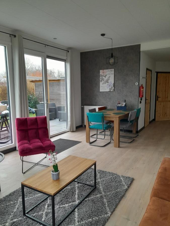 Luxe 5 Persoons Bungalow Op Rustig Vakantiepark Nabij Leeuwarden Dronrijp Exterior photo